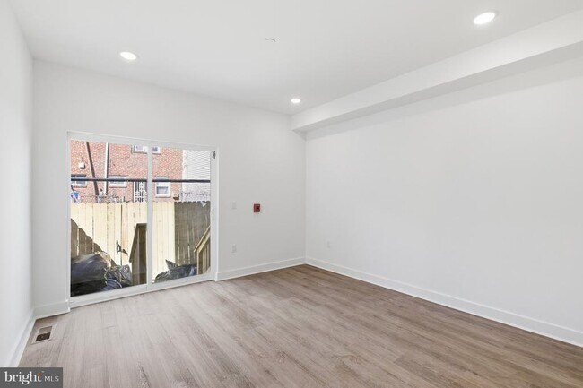 Foto del edificio - 2146 N Franklin St