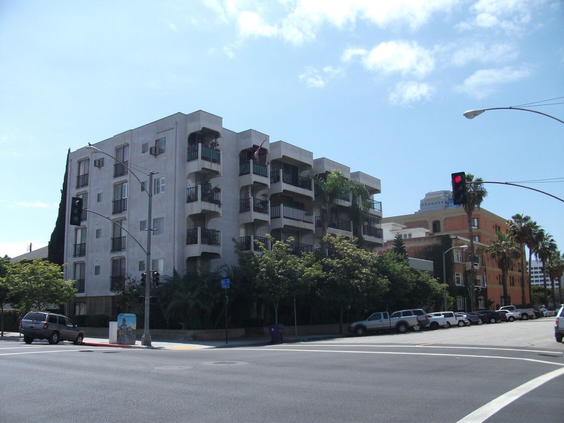 Primary Photo - 3rd Floor Unit w/Private balcony