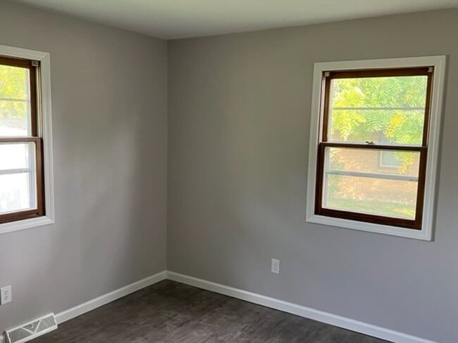 Foto del edificio - 3 Bed 1.5 Bath home **Available May***