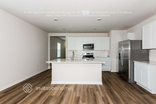 Foto del edificio - 8025 Majestic Palms Ct