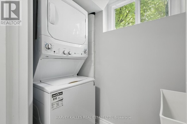 Building Photo - 1 Vanity Ct