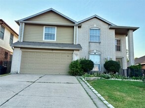 Building Photo - 13720 Greinert Dr