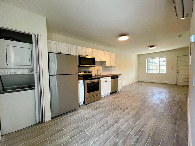 Building Photo - 455 NE 62nd St