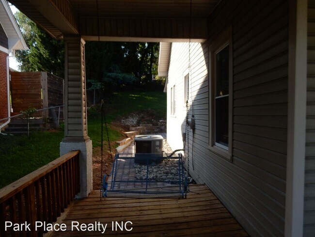 Building Photo - 3 br, 2 bath House - 1722 Memorial Ave SW