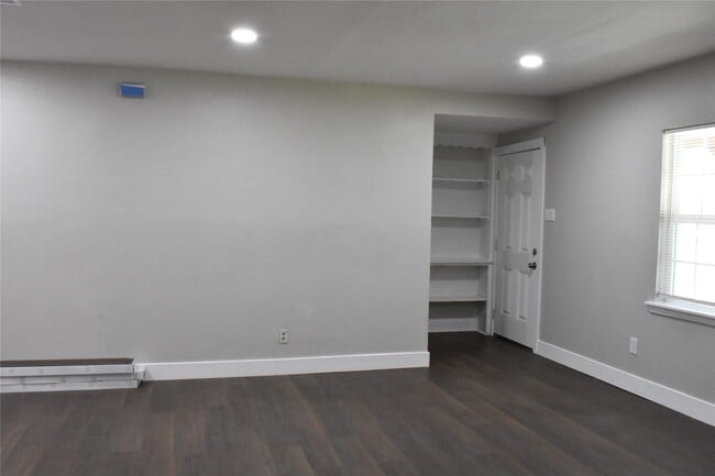 Foto del edificio - 8113 Bigwood St