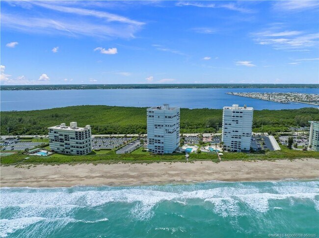 Foto del edificio - 9960 S Ocean Dr