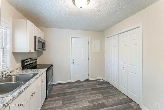 Foto del edificio - 158 Hamilton Cir