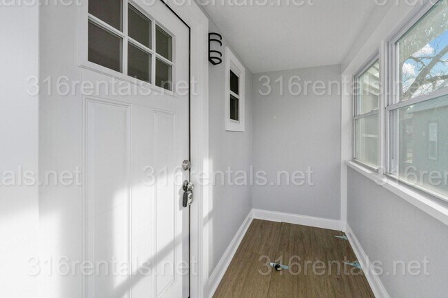 Foto del edificio - $850 - 1 bed 1 bath - Beautiful newly renovated Multi-family home located in Delano