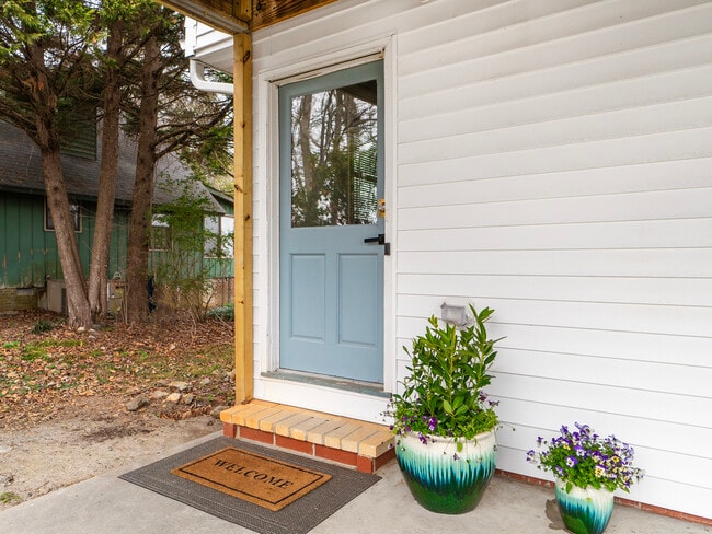 Foto del edificio - 4315 Hickory Nut Pt