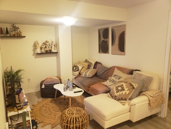 Building Photo - 103 Baffin Cres