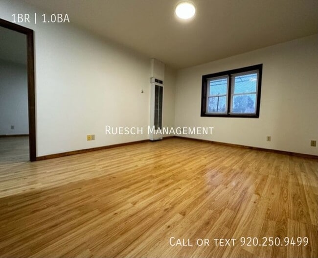 Building Photo - Spacious 1 Bedroom 1 Bath Upper Apartment ...
