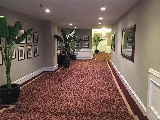Restored Vintage Lobby - 1709 Washington Ave