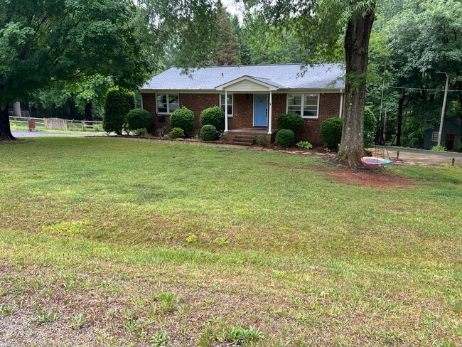 Building Photo - 509 Maverick Rd