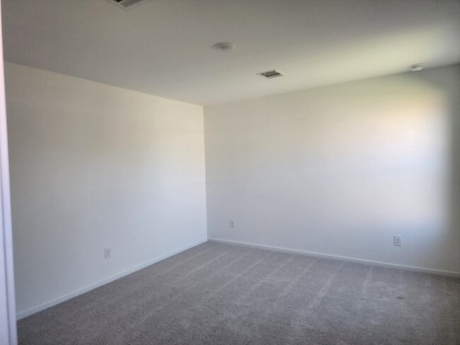 Foto del edificio - 3045 Fantasy Ter Dr