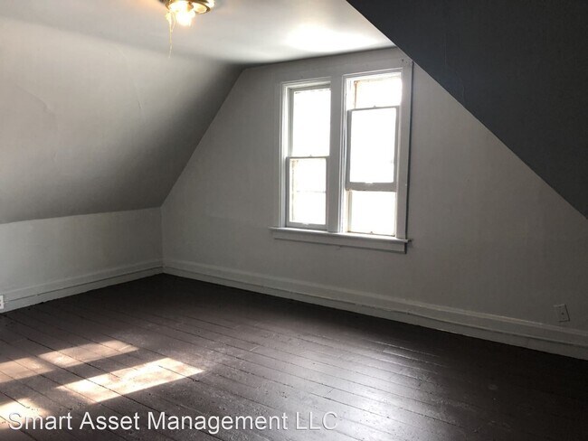 Building Photo - 3 br, 1 bath House - 3011 N. Holton St.