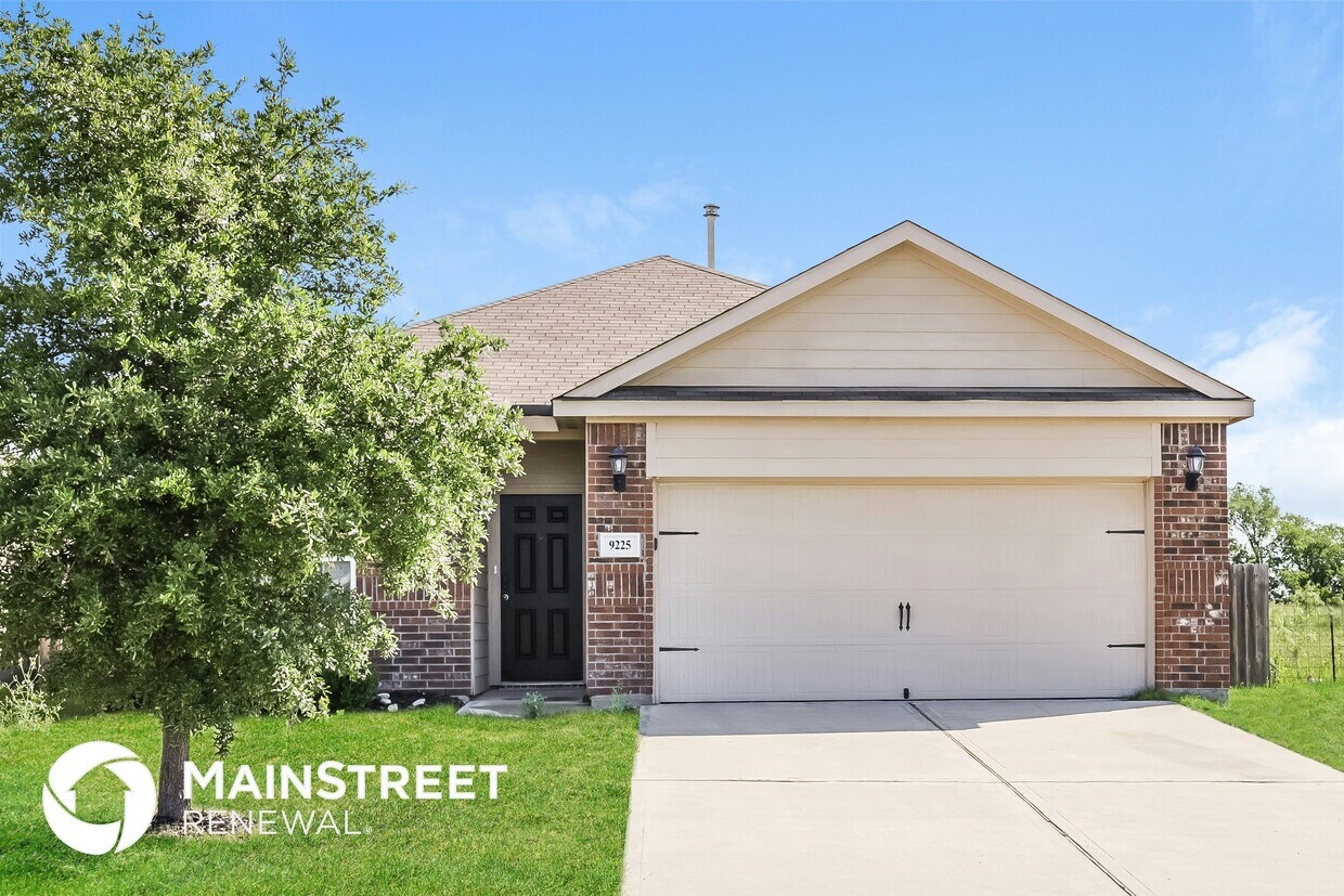 Foto principal - 9225 Lone Cypress Dr
