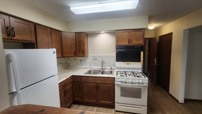 Building Photo - 2325 Lewis Ave