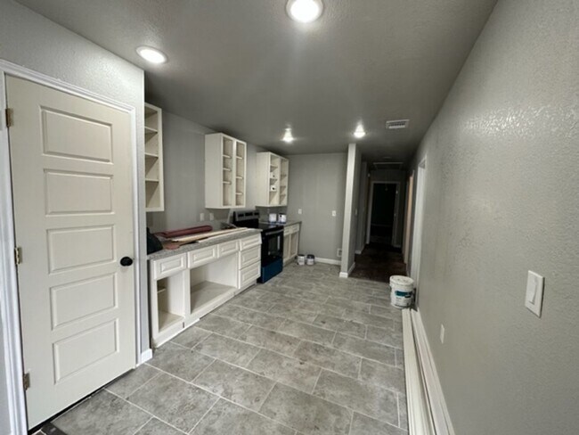 Building Photo - 2925 Tampico St