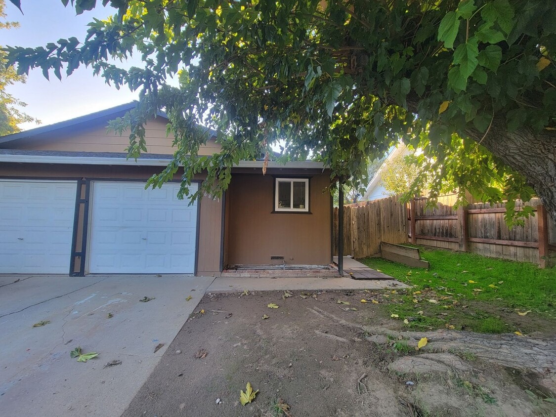 Primary Photo - 6421 San Stefano St