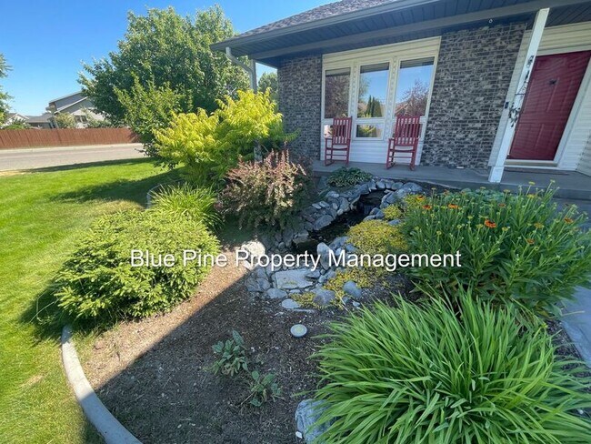 Foto del edificio - 1374 Walstrom Ln