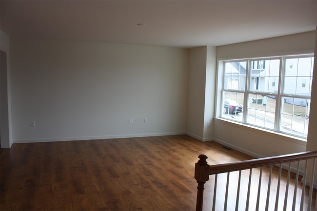 Building Photo - 688 Winding Ln