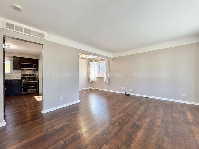 Foto del edificio - Updated and Beautifully Maintained 3-Bedroom Ranch Minutes from Downtown Berkley!