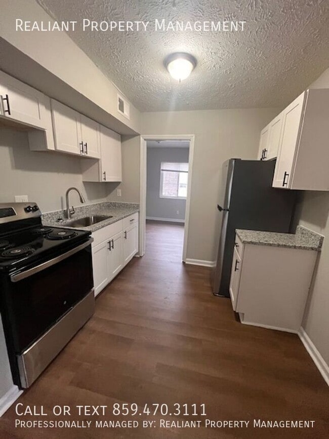 Building Photo - 208 Lakeshore Dr