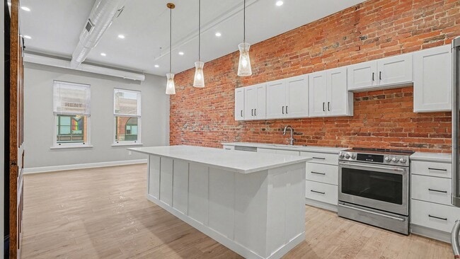 Foto del edificio - 115 S Main St