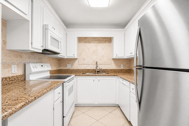 Building Photo - 5961 N Falls Cir Dr