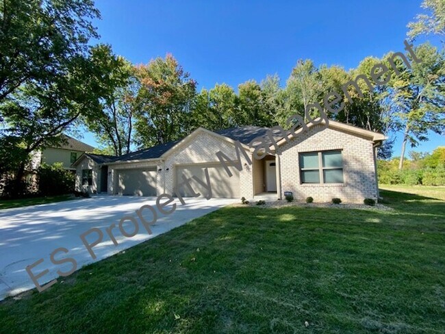 Building Photo - 3 Bedroom 2 bath in desirable Franklin, IN