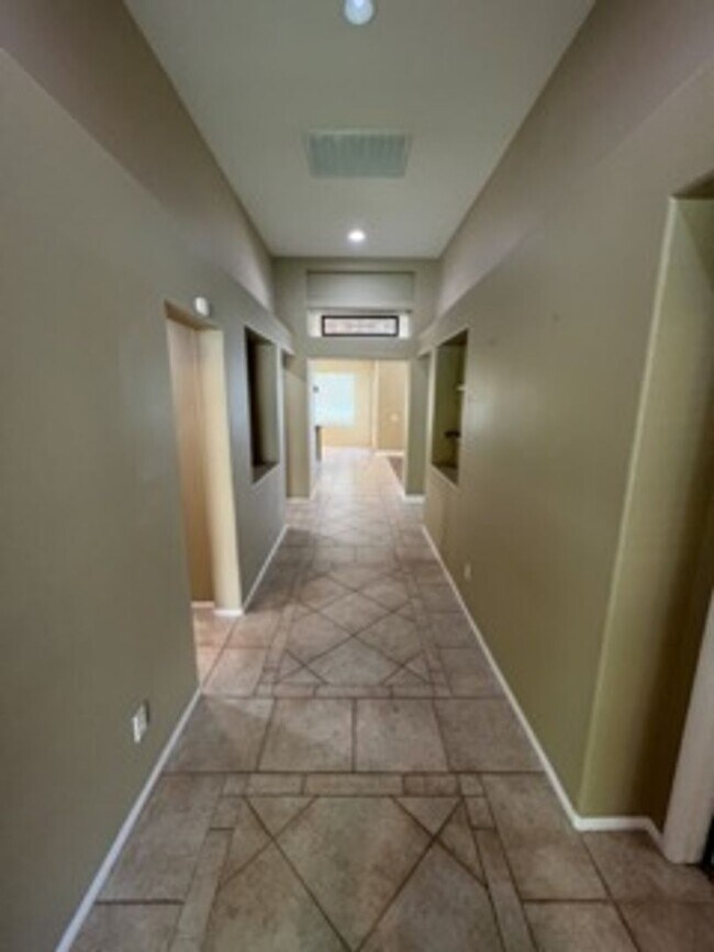Foto del edificio - Stunning 2 bedroom Single-Story Home on Me...
