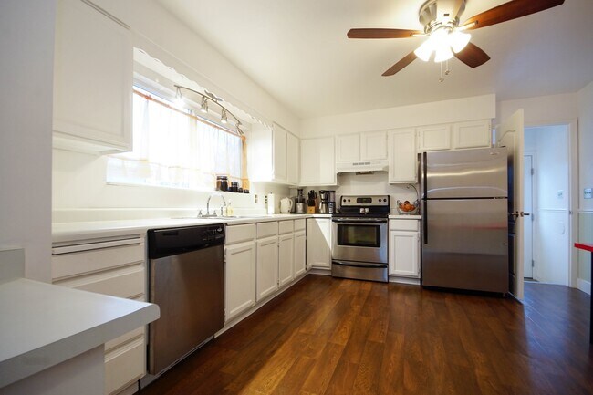 Building Photo - 3594 S 700 E