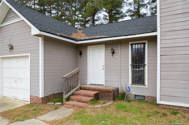 Building Photo - 6885 Kingsgate Dr