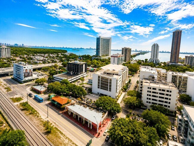 Foto del edificio - 3470 E Coast Ave