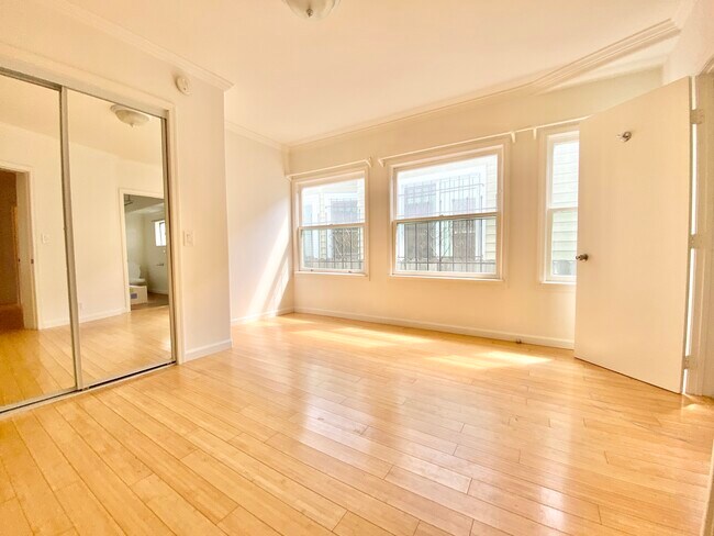 Building Photo - 51 Ozone Ave