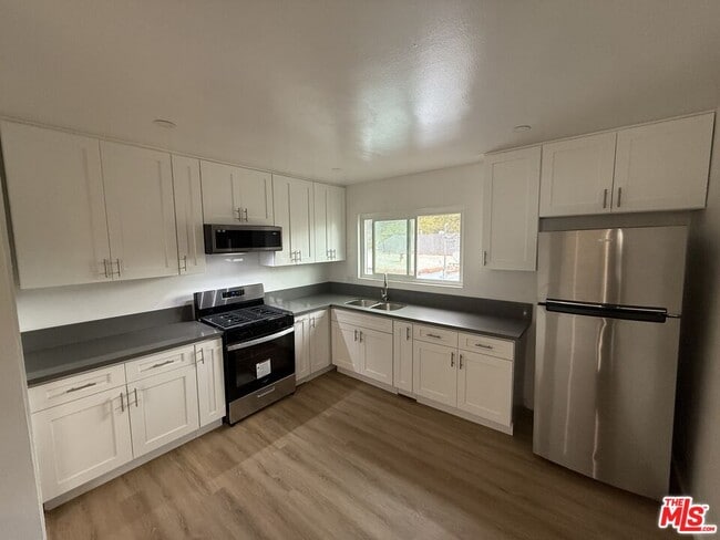 Building Photo - 2530 Carmona Ave