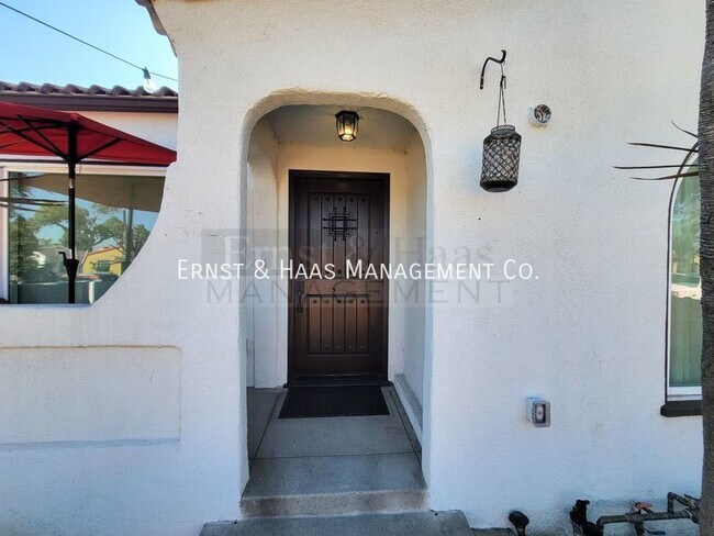 Building Photo - Beautifully Remodeled 2 Bedroom Front Home...