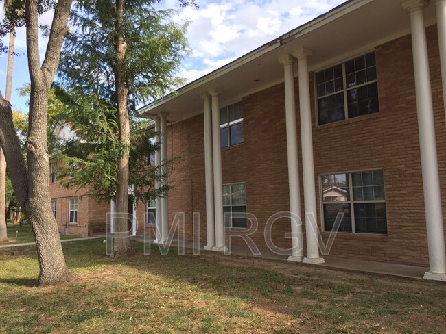 Building Photo - 819 Walnut Ave