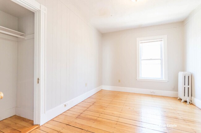 Building Photo - 120 Kenrick St