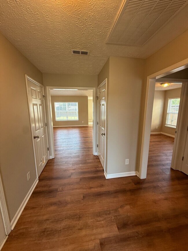 Building Photo - 1008 Shire Dr