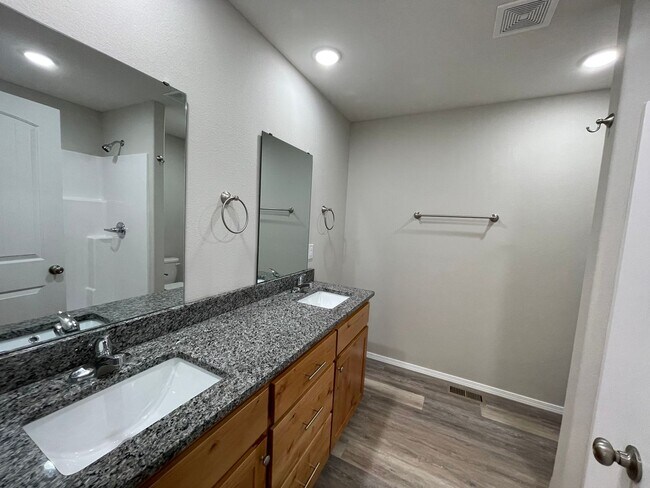 Foto del edificio - 529 Evergreen, Rogersville, MO