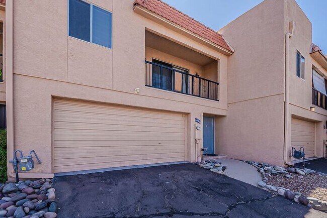 Foto del edificio - Bright & Airy Tucson Retreat with Garage +...