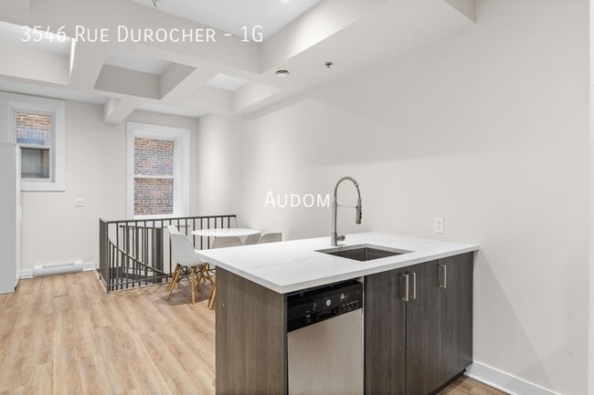 Building Photo - 3546 Rue Durocher