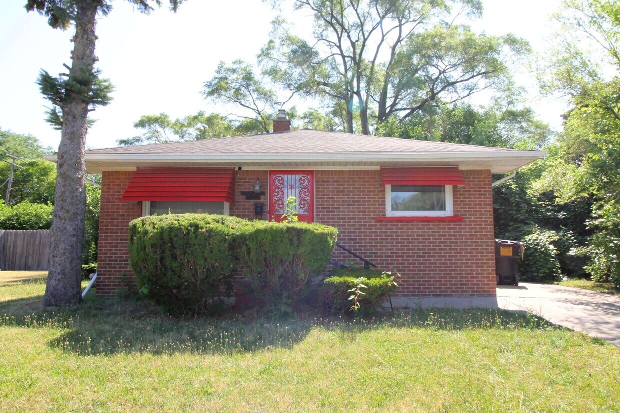 Primary Photo - 3 Bedroom 1 Bath Home In Detroit