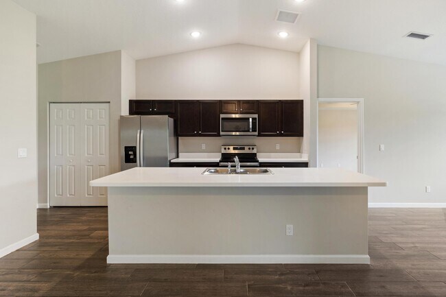 Building Photo - 6044 NW Wolverine Rd