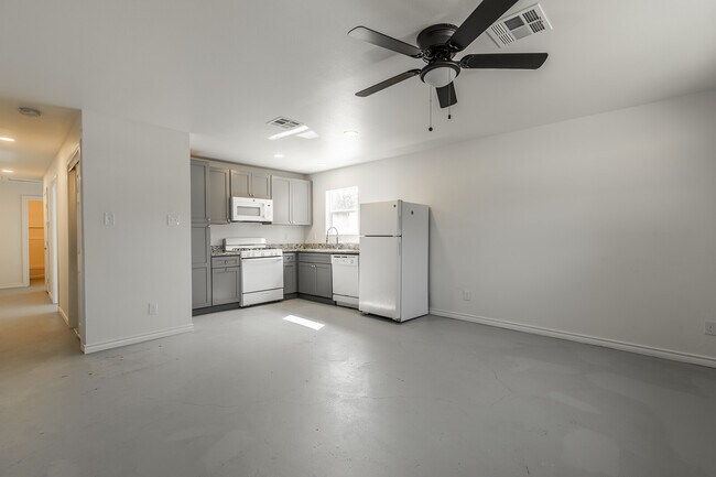 Building Photo - 3113 Cross Cir