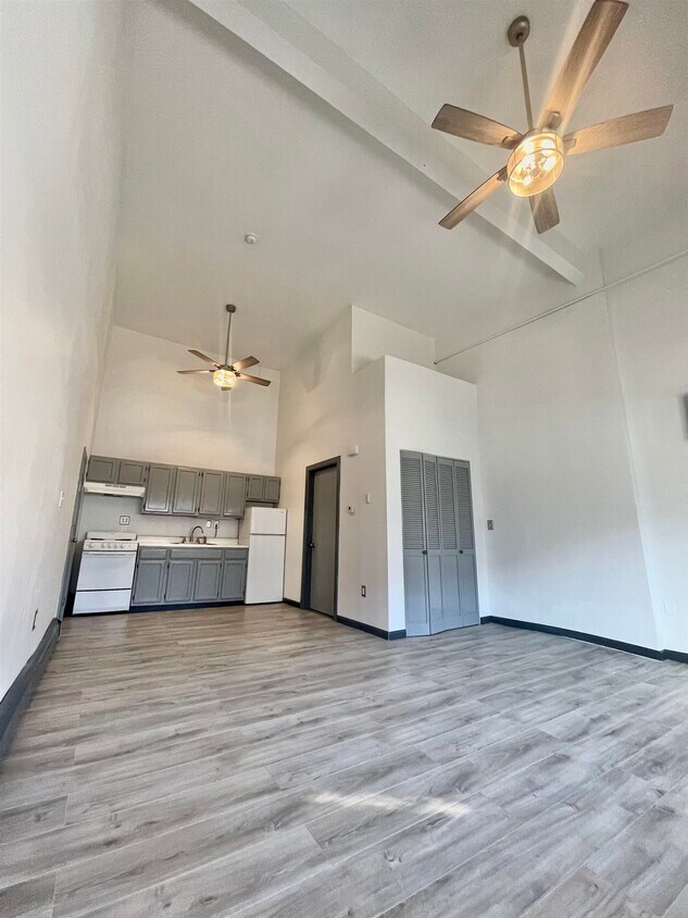 Primary Photo - 215 Avenue B