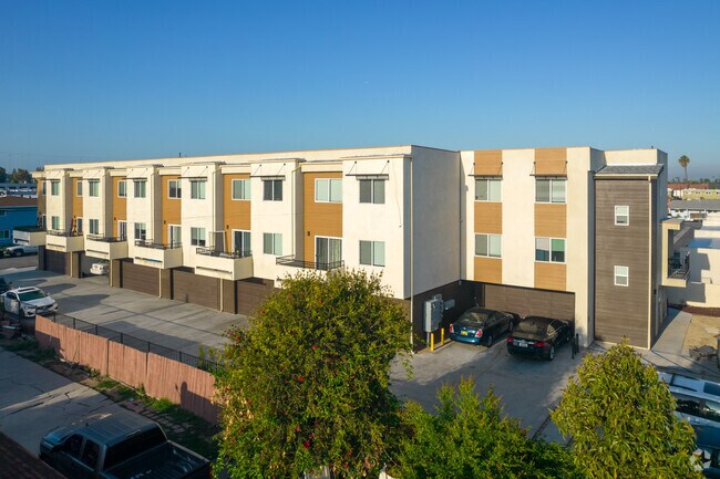 Building Photo - 3801 Franklin Ave
