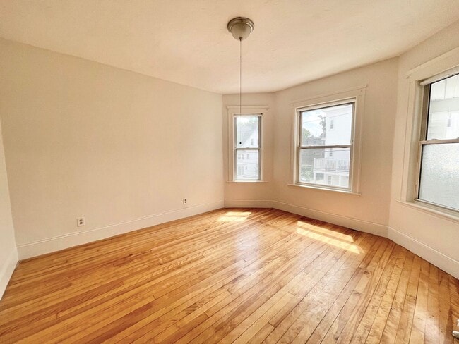Building Photo - Allston 3 Bed Available Now
