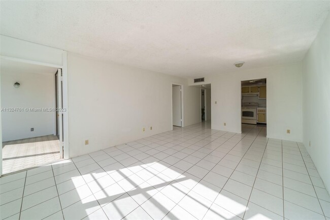 Building Photo - 2741 Taft St
